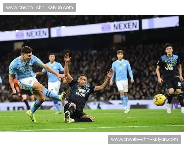 特夫摩尔球场保级战，伯恩利西汉姆联雨中激战